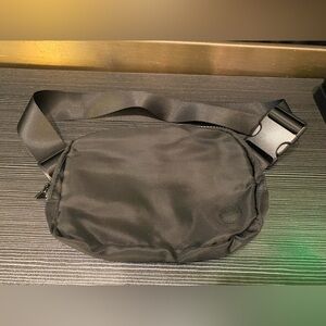 NEW IFly Luggage Black Nylon Zip Fanny Pack Belt Bag